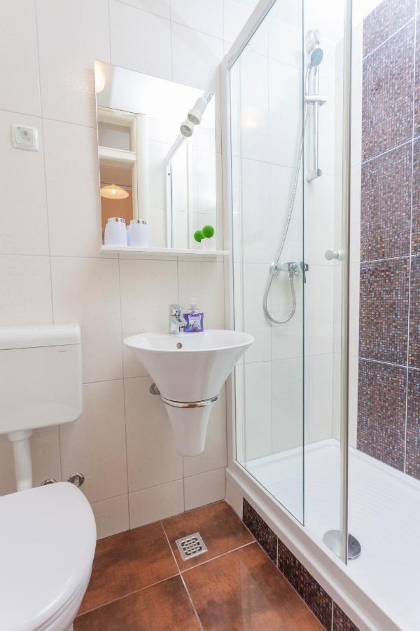 Apartments & Rooms Alagic มาคาร์สกา ภายนอก รูปภาพ