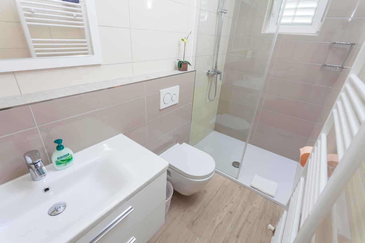 Apartments & Rooms Alagic มาคาร์สกา ภายนอก รูปภาพ